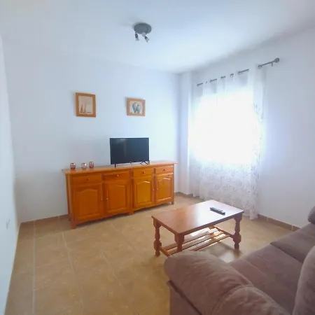 Beautiful 3 Bed In Apartment *