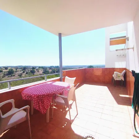 Beautiful 3 Bed In Apartment *